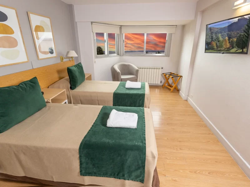 Quarto duplo com vista para o lago